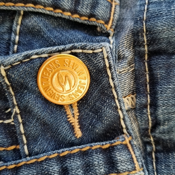 Seven 7 Denim Shorts. Size 8 - Picture 7 of 10